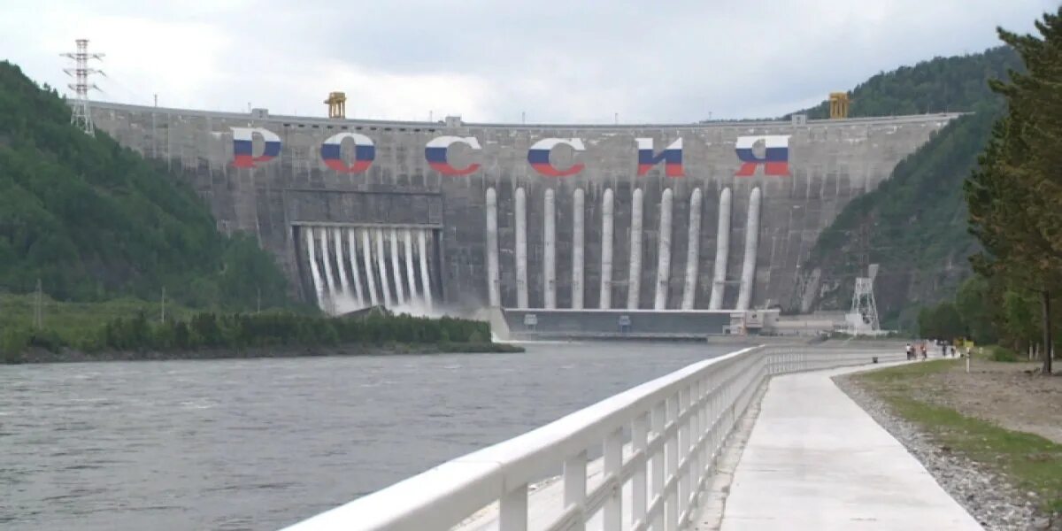 Саяно шушенская сброс воды. Саяно-Шушенская ГЭС водосброс. Саяно-Шушенская ГЭС водосброс 2021. Береговой водосброс Саяно-Шушенской ГЭС. Саяно-Шушенская ГЭС сброс воды.