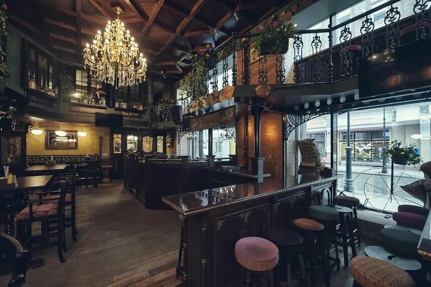 Дублин ириш паб сочи. Irish pub интерьер. Ирландский ресторан. Паб пэдди. Ирландский паб в ирландии фото.