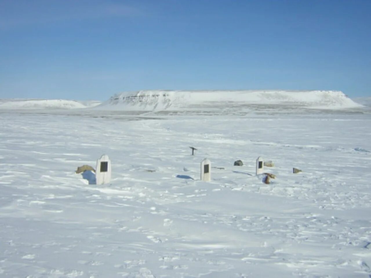 Остров бичи. Остров бичи канада. Остров бичи. Остров бичи джон торрингтон. Джон торрингтон могилы острова бичи.