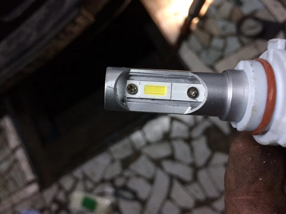 Лампа ближнего света бмв f10. Светодиодные лампы на бмв 5 ф10. Бмв е46 лампы в противотуманки. Проверка ламп бмв. Бмв е90 лампочки ближнего света ксенон.
