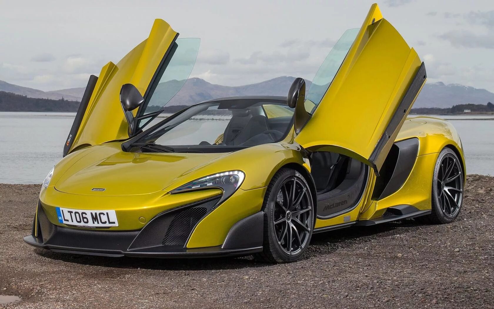 Машина mclaren. MCLAREN 675lt. Макларен 675. Спорткар Макларен. Машина Макларен Спайдер.