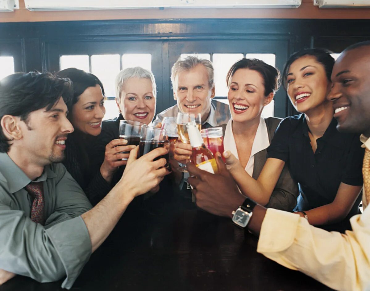 Drink after work. Культурная вечеринка. drinking game картинки. фото посиделок с коллегами. отметить день рождения в автобусе.