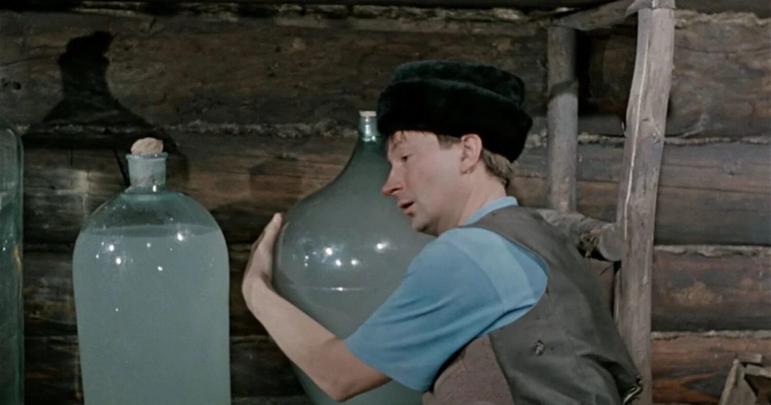 Слепков снайпер самогон. Самогон прикольные. Никулин самогонщики. Слепков снайпер самогон. Вицин трус самогонщики.