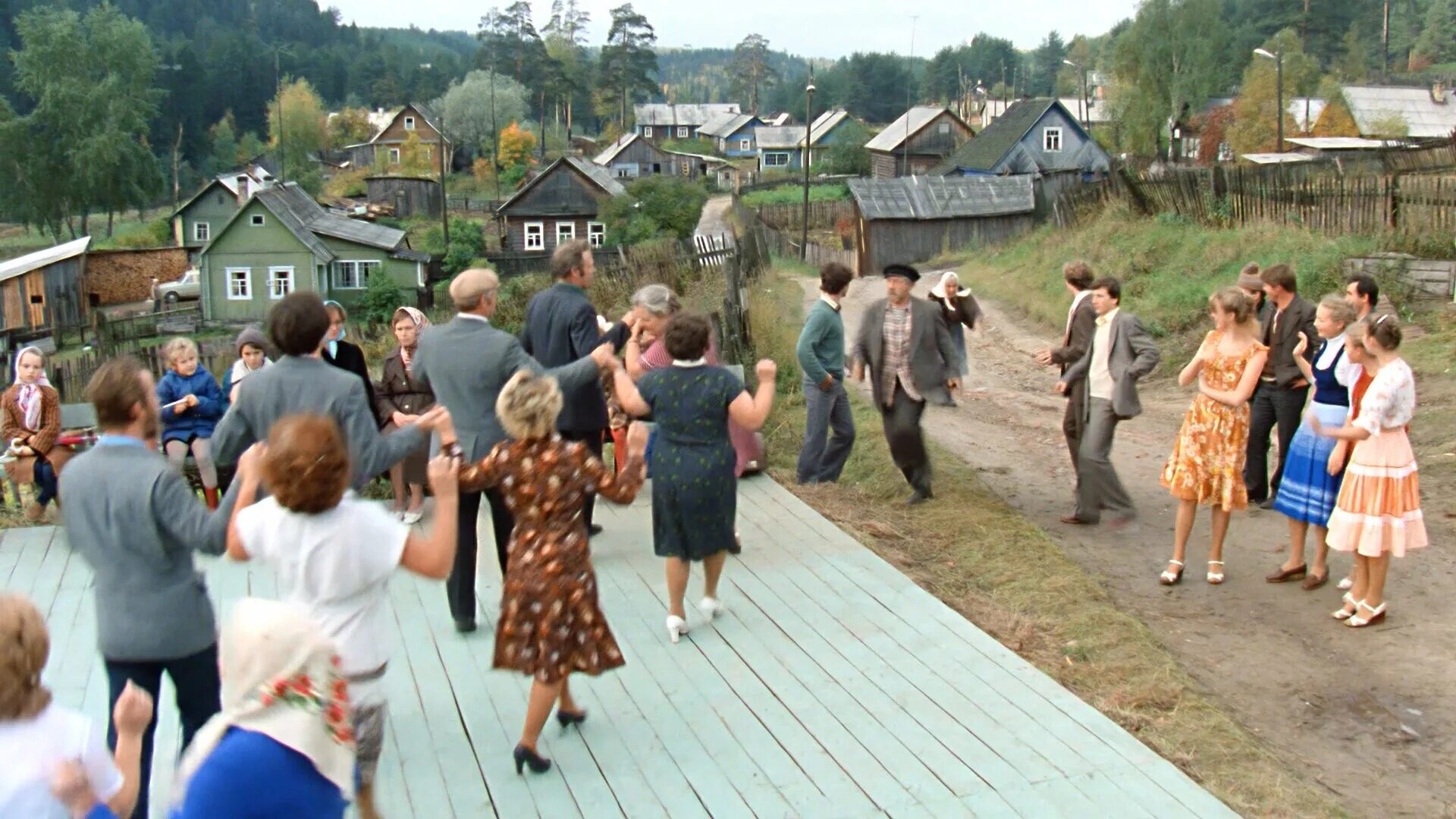 Пляши село. Любовь и голуби Танцплощадка. Деревня любовь и голуби.