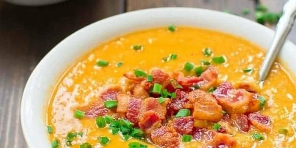 чечевица с копченостями. суп из чечевицы с копченостями. чечевица с копченостями. чечевица с копченостями. чечевичный суп с колбасками.