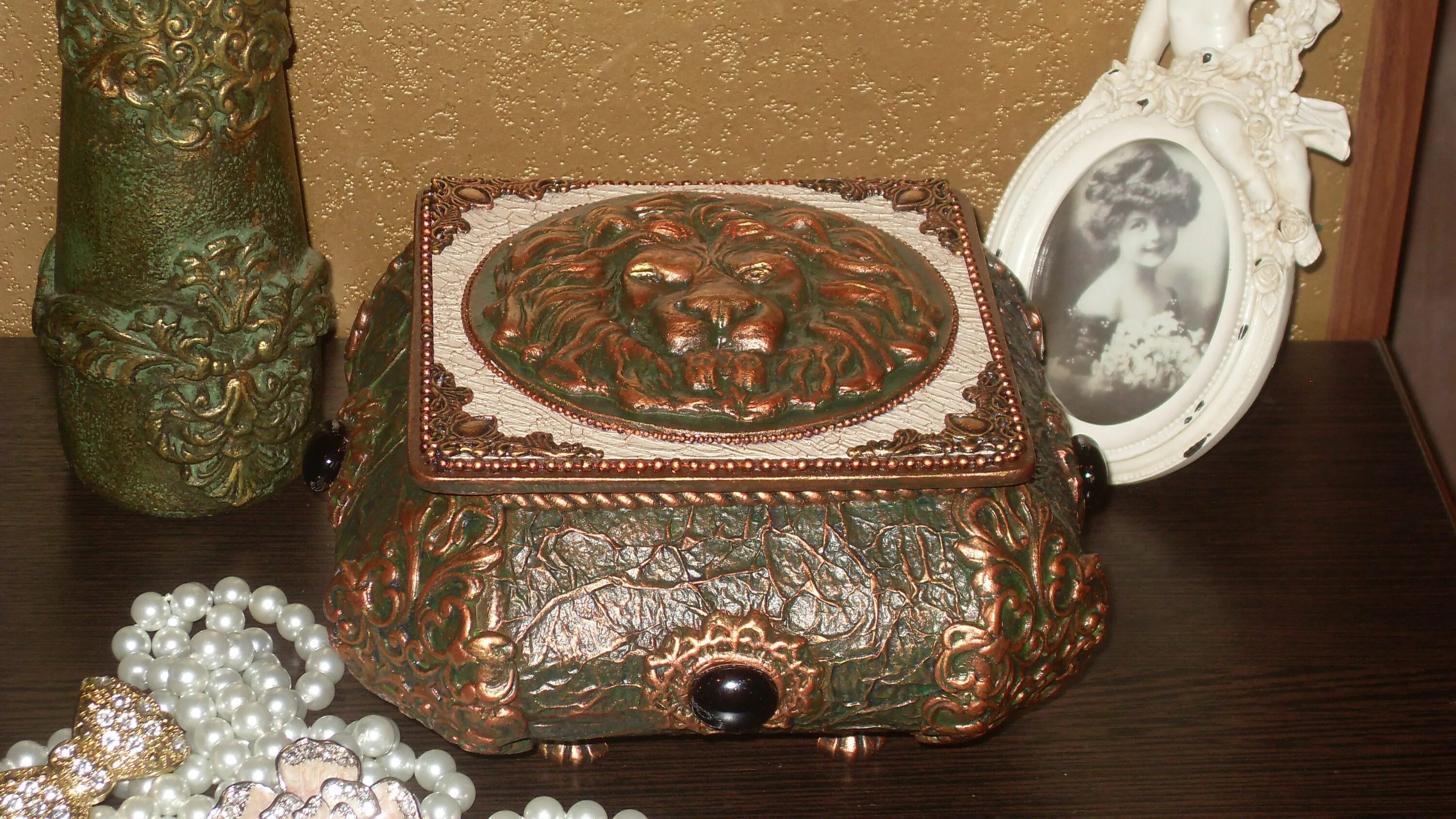 ларец марии медичи фильм. сокровища медичи. ларец марии медичи фильм 1980. ларец марии медичи фильм 1980. ларец марии медичи (1980).