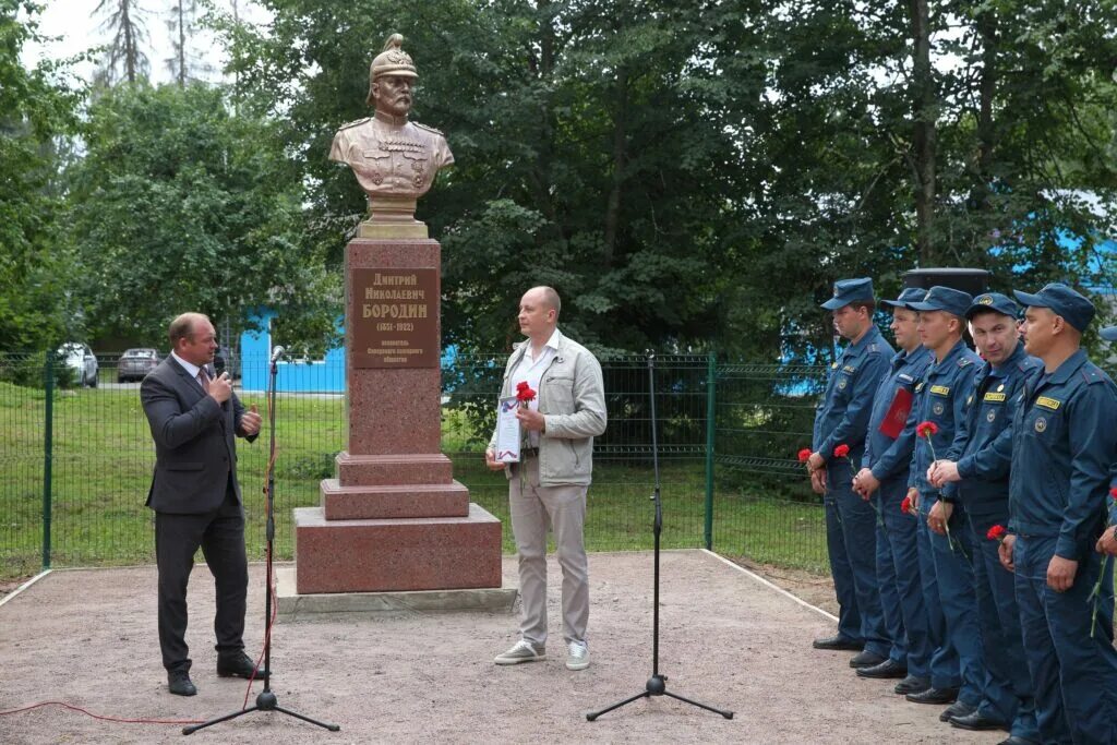 памятник под гатчиной открытие