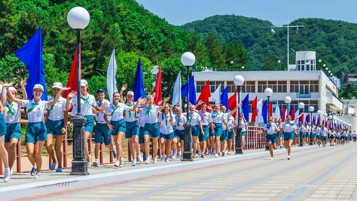 Лагерь орленок крым. Орлёнок детский лагерь Туапсе. ВДЦ Орленок Туапсе. Орлёнок детский лагерь черное море. Лагерь Орленок на море.