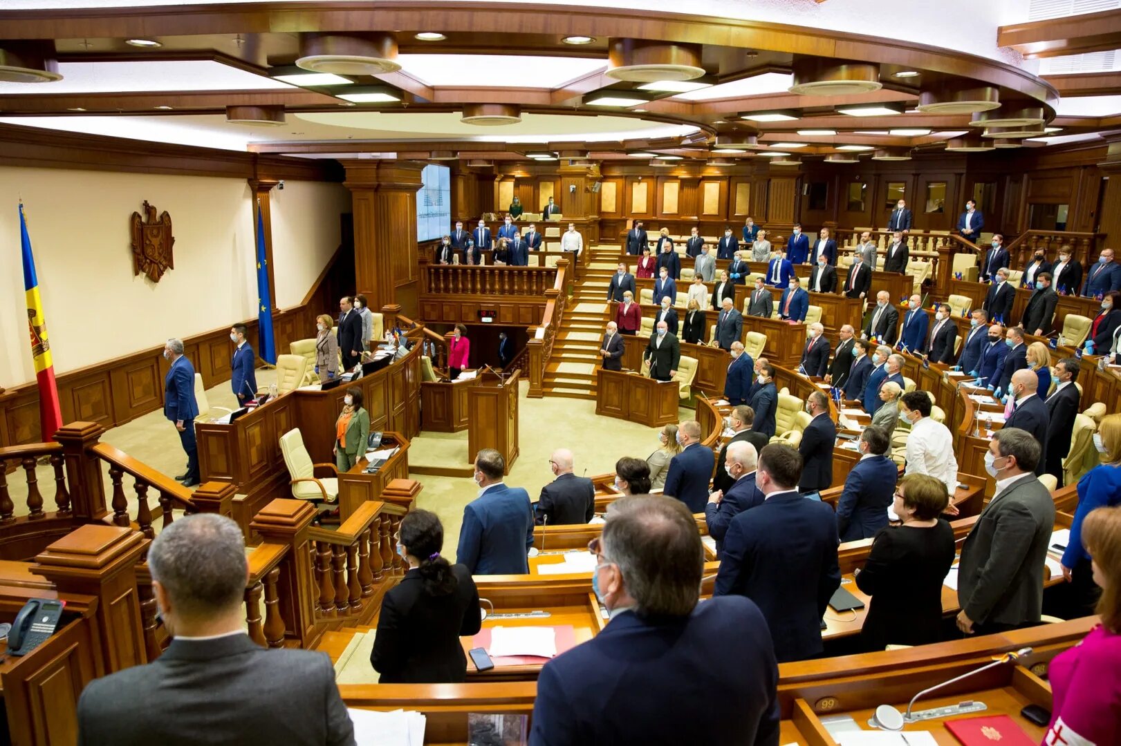 Первого в молдове. Зал заседания парламента Молдовы. Парламент Молдавии. Депутаты парламента Молдова. Парламент Молдавии новый зал заседаний.