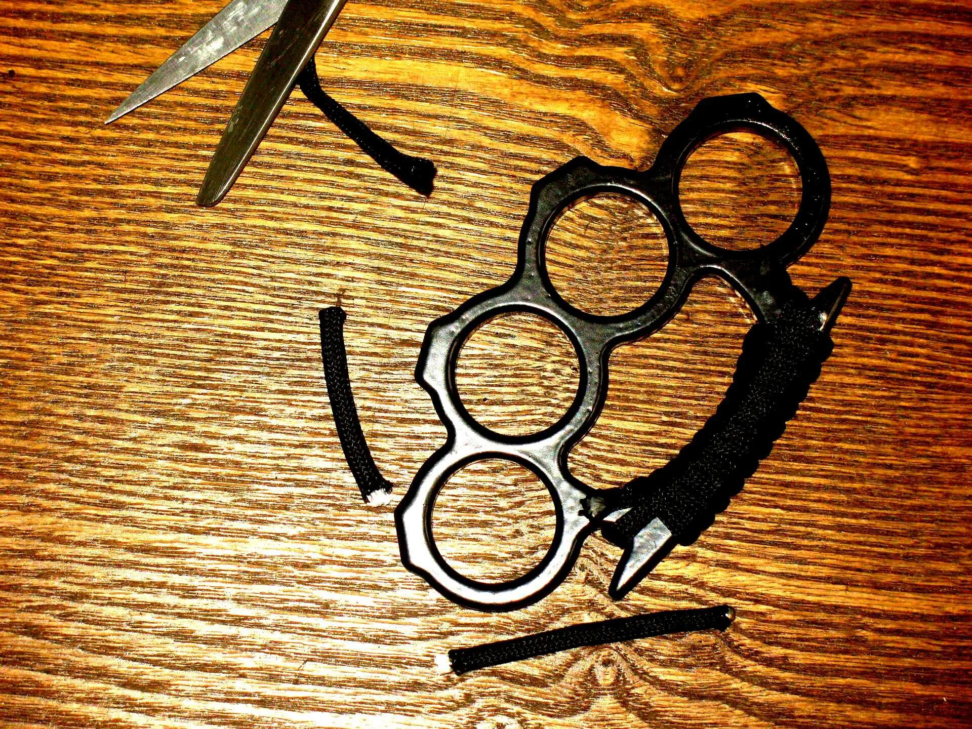 Knuckle duster