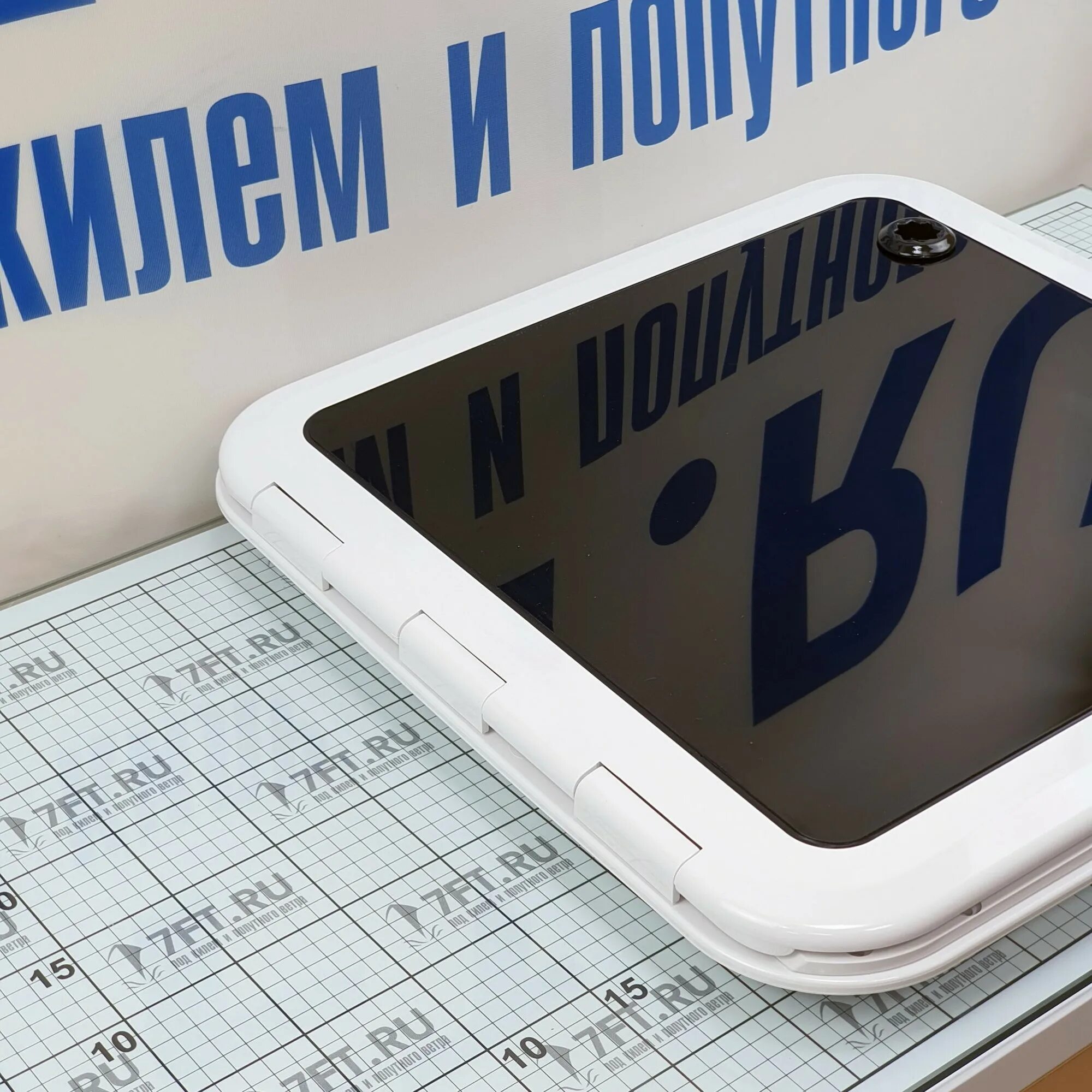 Эвакуационный люк. Инспекционный люк для воздуховодов 270x180. Люк палубный 380*380. Люки для эвакуации. Эвакуационный люк.