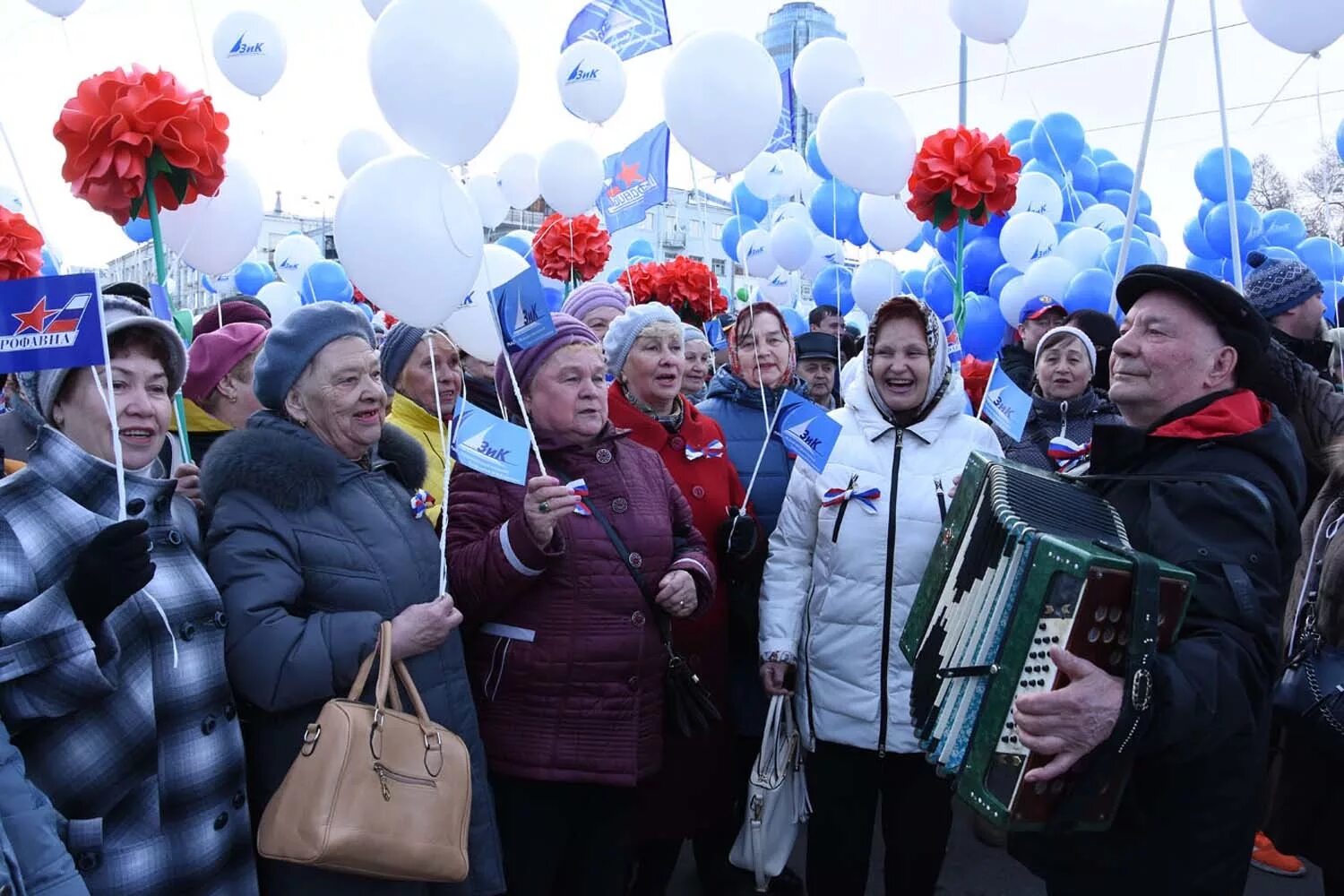 2 новости события факты. Первомайская демонстрация Екатеринбург. Первомай завод. Как отмечают первое мая Артемовске Свердловская область. Новости МЗИК Екатеринбург последние новости.