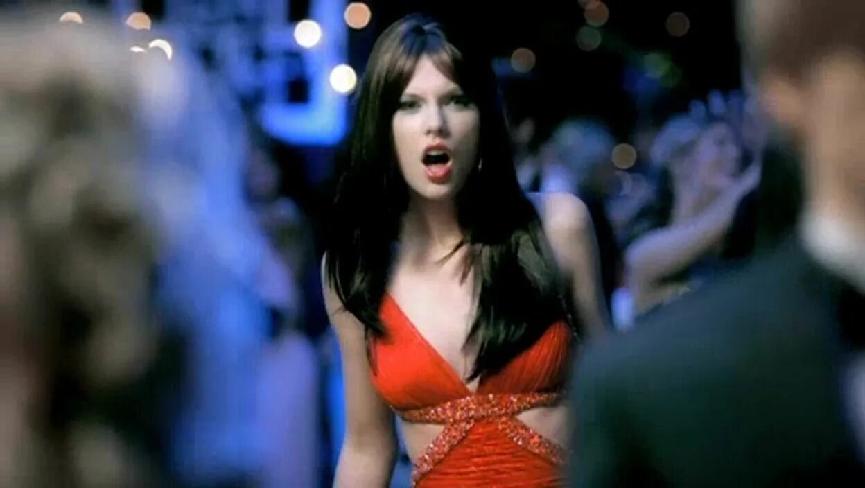 You belong with me тейлор. Тейлор свифт you belong with me. тейлор свифт брюнетка.