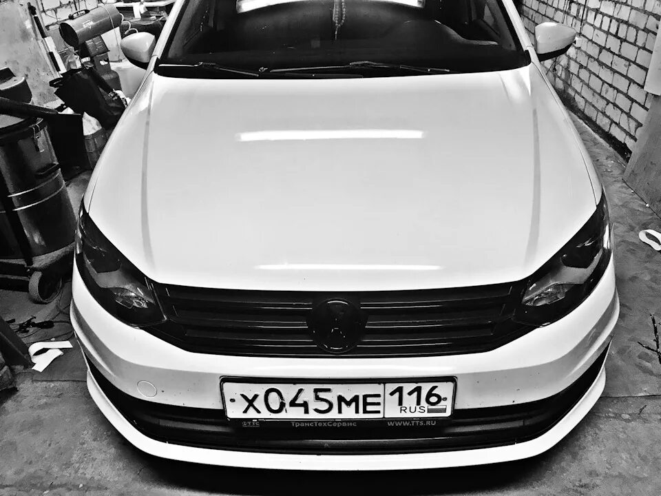 Антихром поло седан. Volkswagen polo антихром. Polo sedan антихром. Фольксваген поло белый антихром. Антихром решетка фольксваген джетта 6.