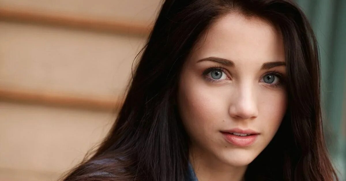 Голубоглазая сестра. Emily Rudd. Emily Rudd модель.