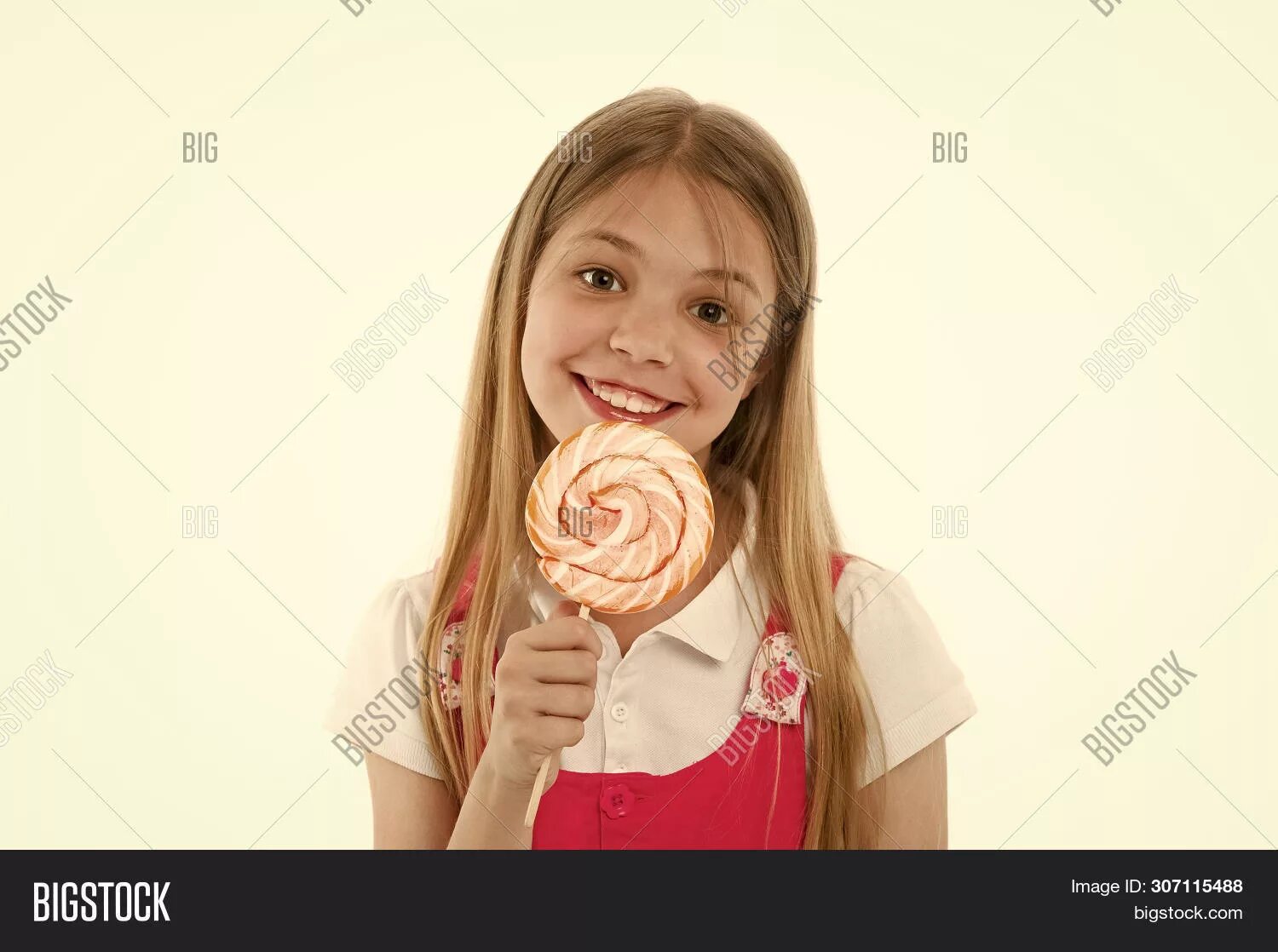 Like Sweets. Девушка держит сладкое домашнее фото. Кюеу конфетле. She likes Sweets.