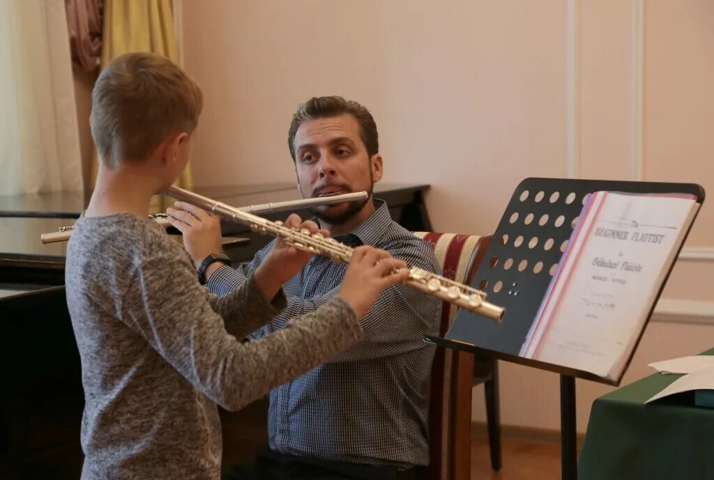 Сайт гнесинки афиша. Дранга преподаватель Гнесинки. Детская музыкальная школа Гнесинка. Дирижер Гнесинка. Педагоги Гнесинки.