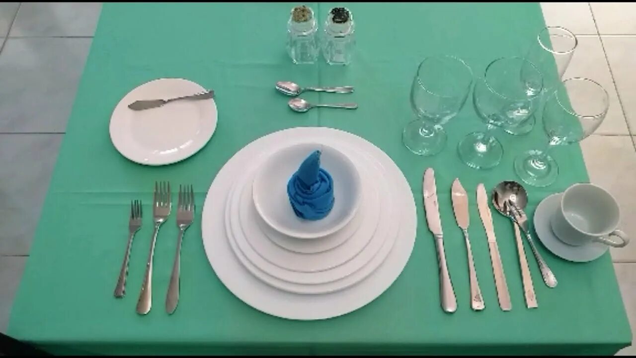 You me to set the table. Французская сервировка стола. table setting. set the table. service information table.