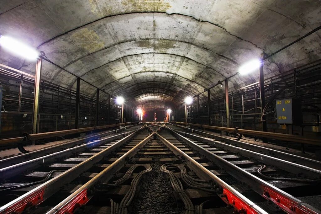 Станция метро ярмарка нижний новгород. Станция метро ярмарка нижний новгород. Станция метро выставочный зал. Метро ярмарка. Метро ярмарка.