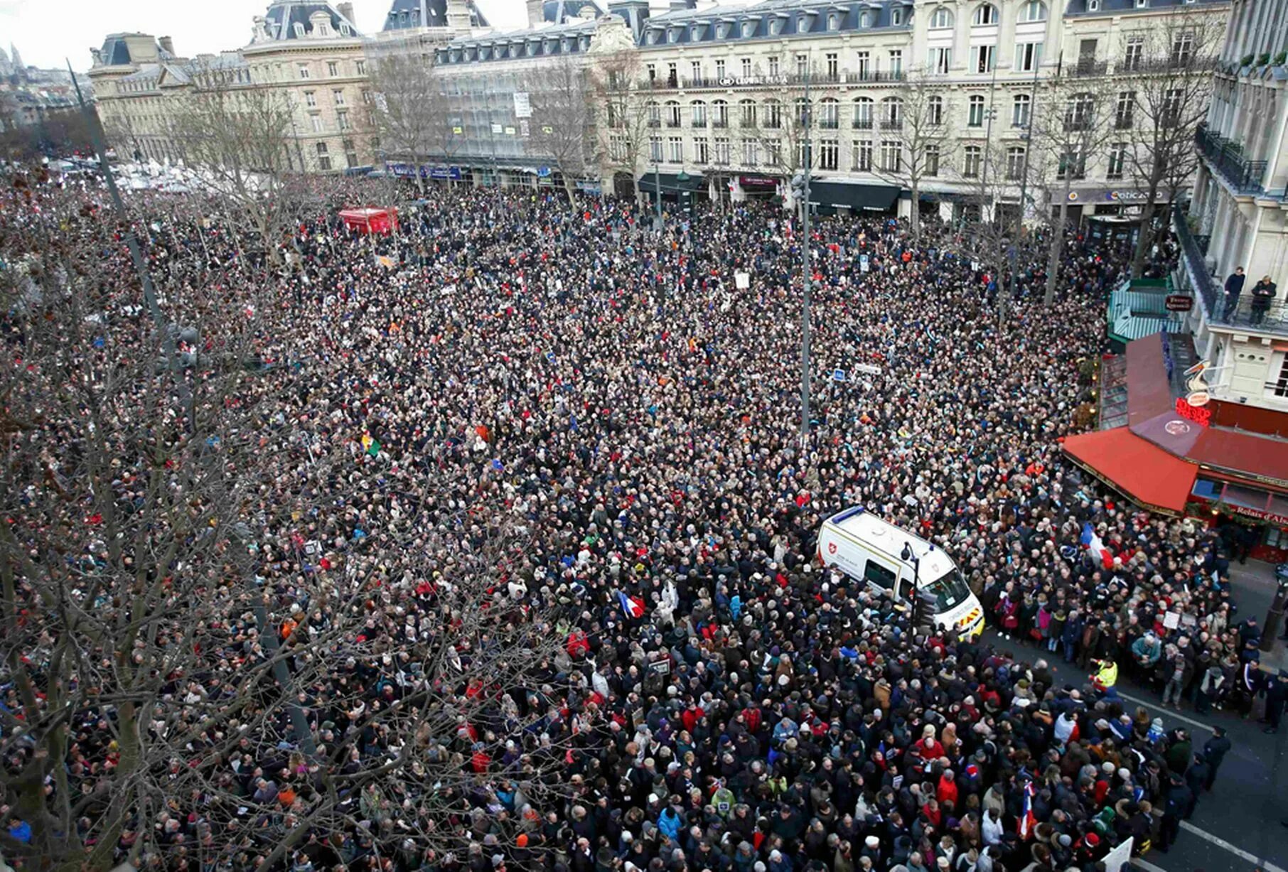 Как выглядит 100 тысяч человек В Москве состоялся митинг "За честные выборы"
