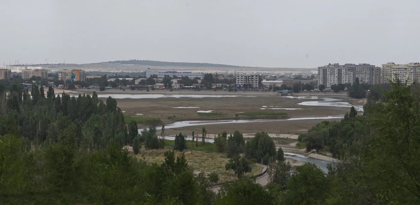 Вода сайрана уфа. Алма-Ата озеро Сайран. Озеро Сайран в Алматы. Водохранилище Сайран. Водохранилище Сайран Алматы.