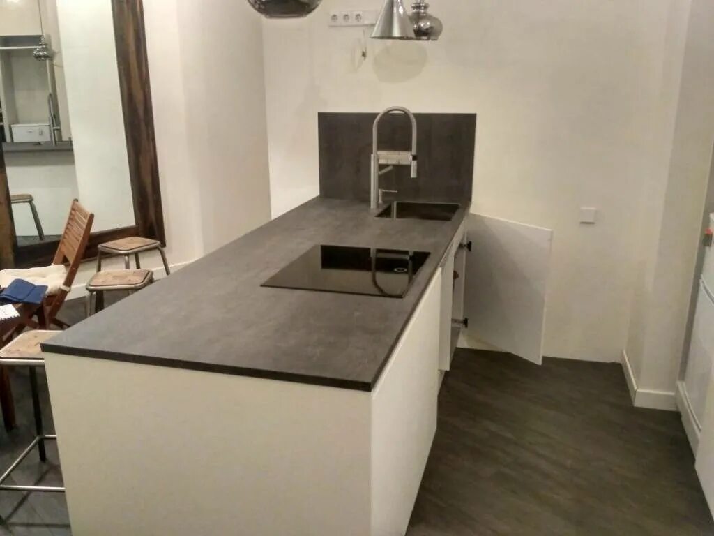 Кухонная столешница из керамогранита. Neolith керамогранит. Столешница из керамогранита 600мм на 430мм. Керамическая столешница для кухни. Столешница neolith керамика.