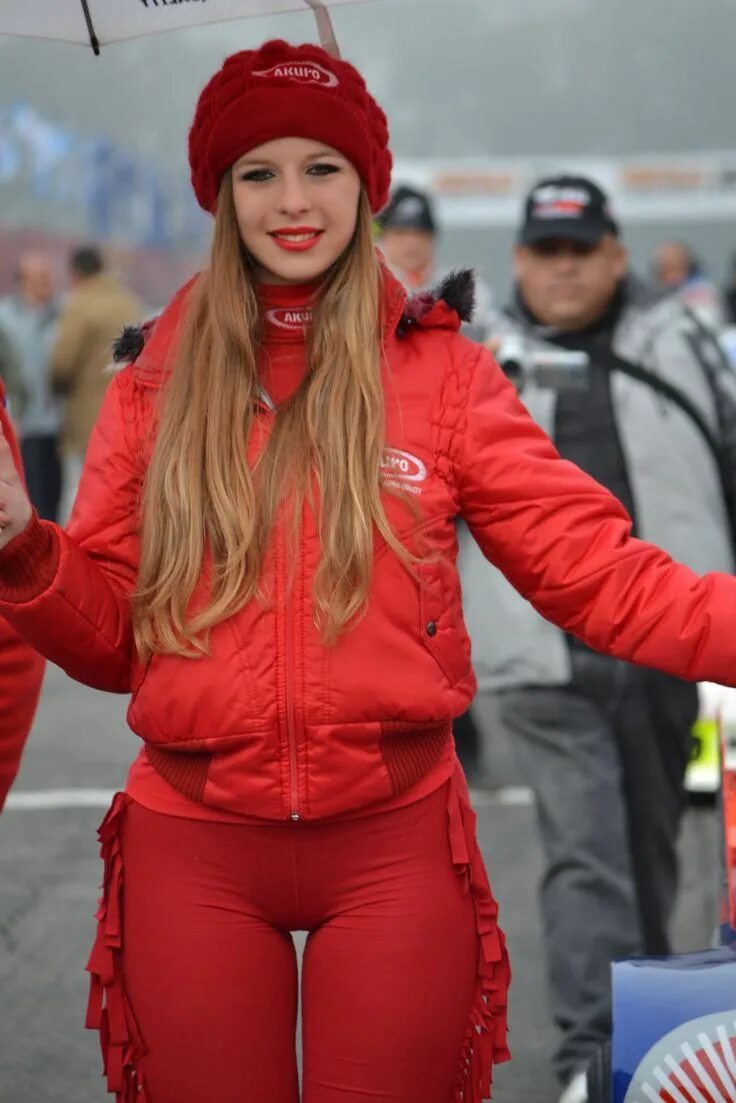 Девушка ест пельмени. Вирблюжая лапка девушка. Девчачий пельмень. Женский пельмень. Красивые девушки верблюжья.