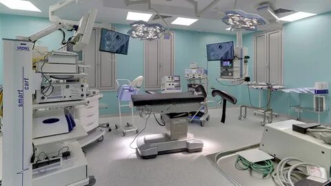 Операционная клиники Swiss-clinic, где профессор К.В. Пучков проводит опера...