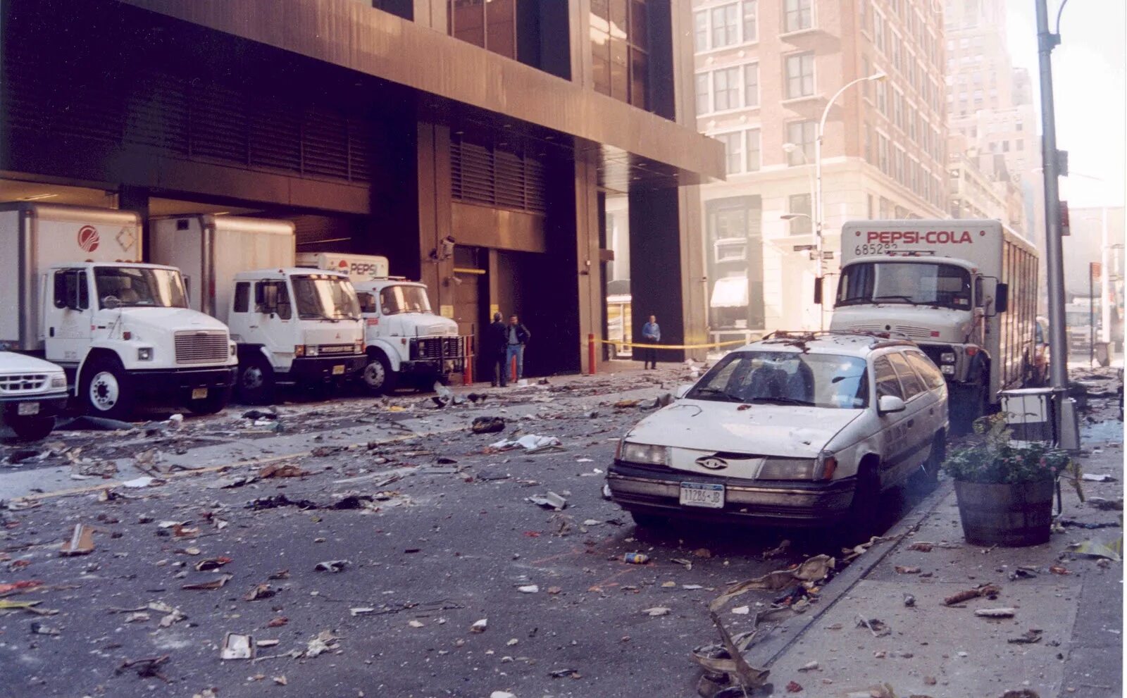 11 апреля 2001 год теракт. Теракт 11 сентября в Нью Йорке. Нью-Йорк 2001 год 11 сентября.