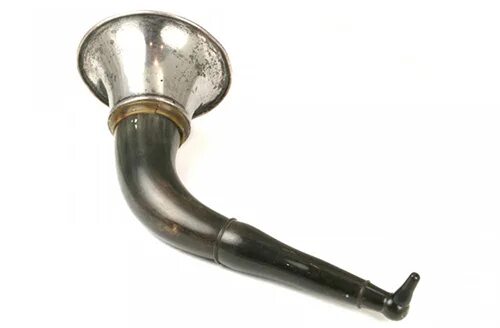 Слуховая труба для слабослышащих. Трубка для слуха старинная. Слуховой рожок. Старинная трубка для слабослышащих. Слуховые трубочки