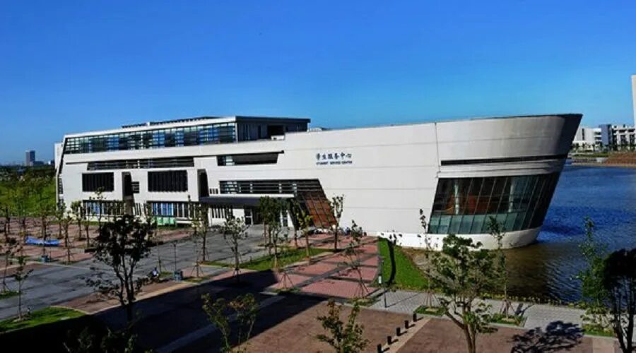 Грюндл мальмо колор. Театр мальмё. Всемирный морской университет мальме. Shanghai ocean university. Всемирный морской университет.