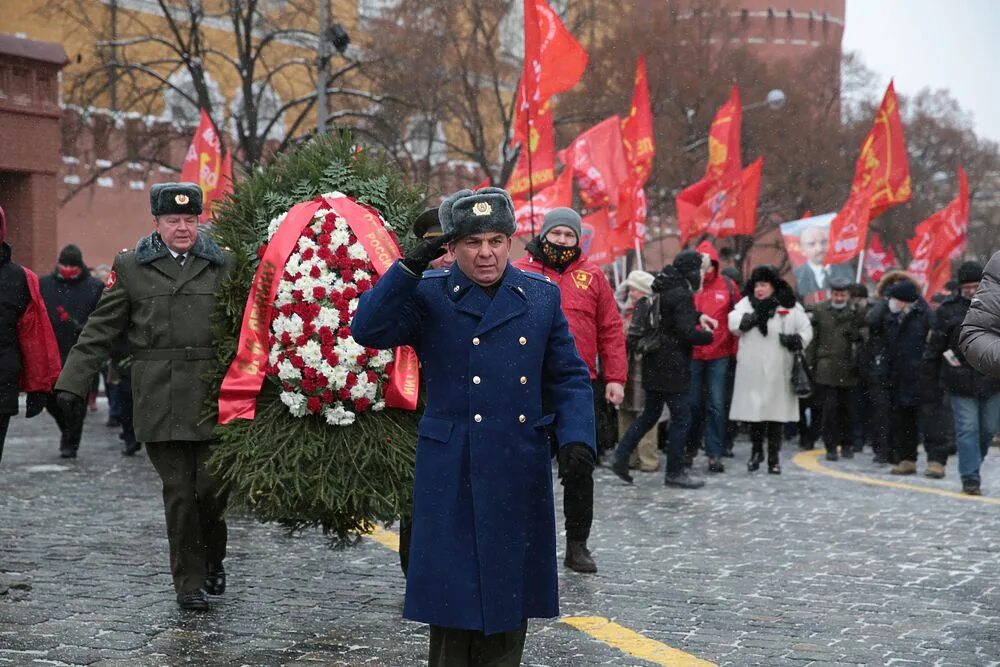 21 Января день смерти Ленина. Возложение цветов на красной площади. Ленин возложение цветов. Акция на красной площади возложение цветов.