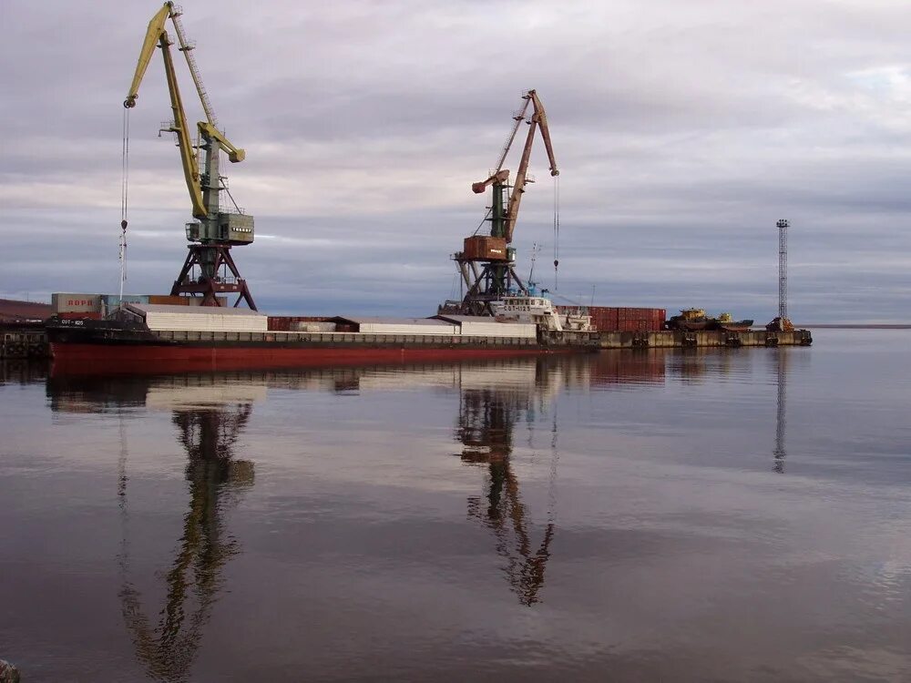 Порт тикси какое море. Морской порт тикси. море лаптевых тикси. диксон и тикси. порт на море лаптевых.