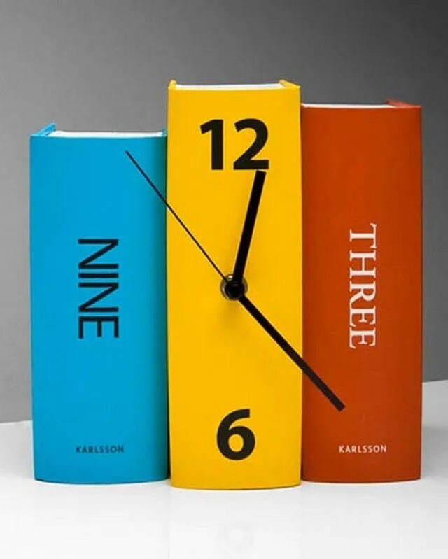 Книга и часы. Часы из обложек книг. Книга часы цифры. Часы из книг с цифрами.
