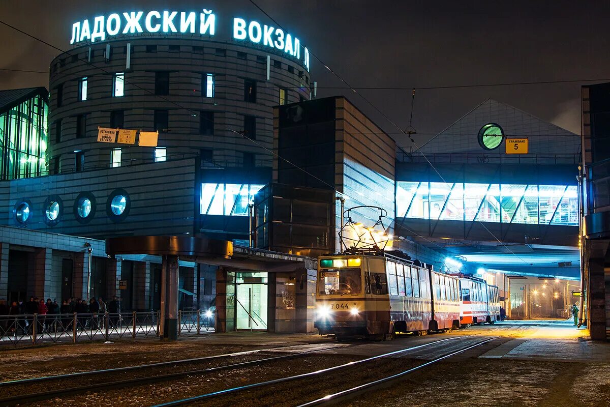 Туту вокзалы спб. Вокзал Санкт-Петербург Ладожский вокзал. Ладожский вокзал Питер. ЖД вокзал Питер Ладожский. Ленинград Ладожский вокзал.