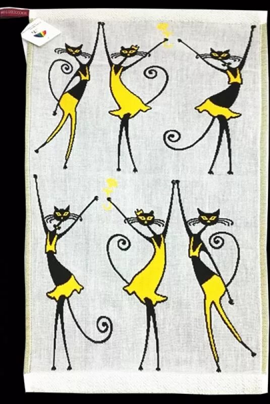 Танцующие полотенца. Полотенце кухонное с кошками. Льняные полотенца с кошками. Кошка в полотенце. Полотенца хлопковые с котами.