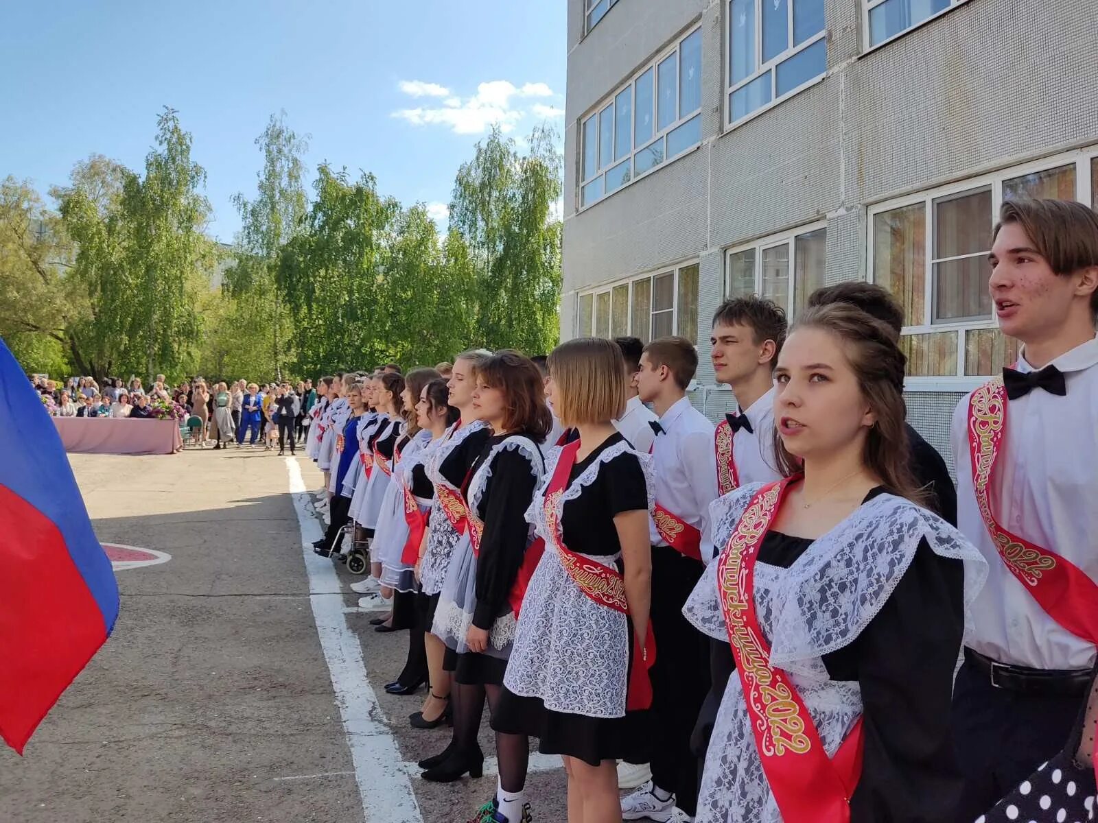 25 мая 2017 года. Выпускницы 11 класса. последний звонок в 2025 году. выпускники 2025 года 11 класс школа. последний звонок 2025 11 класс.