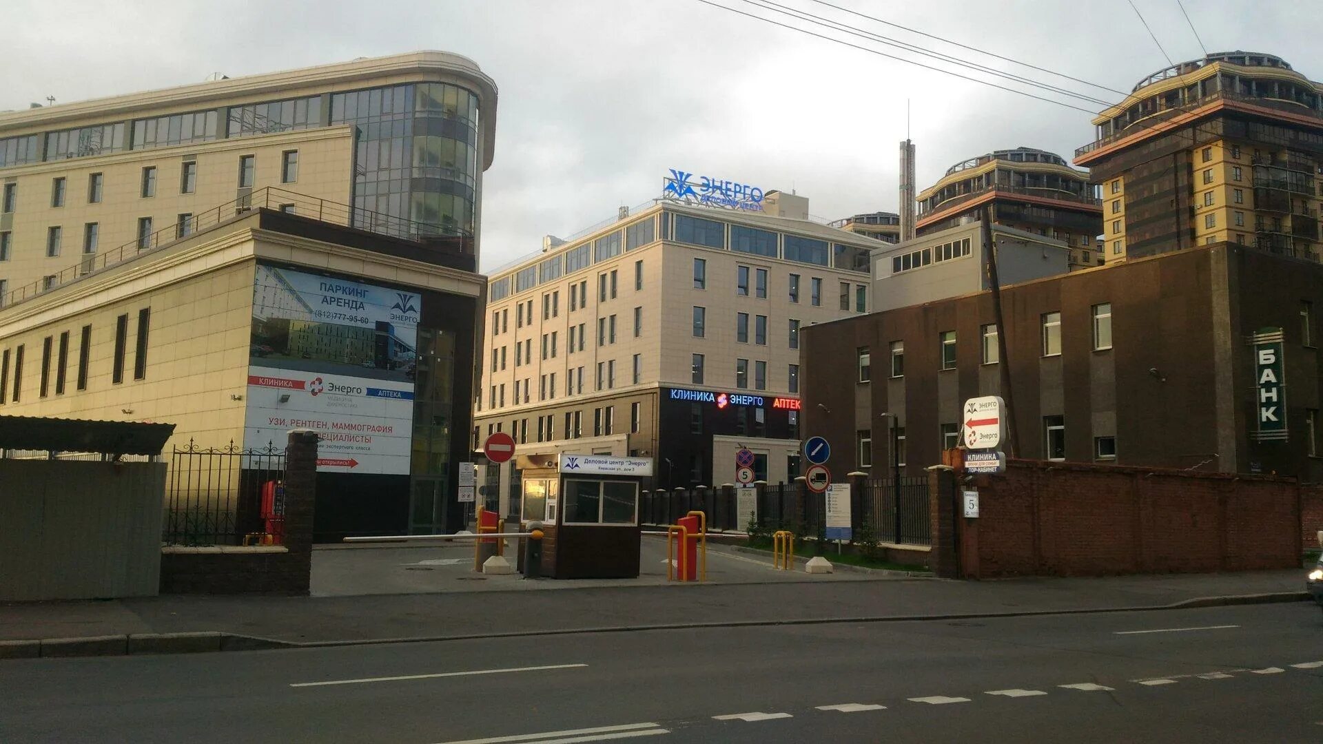 На Киевской улице наносят новую разметку