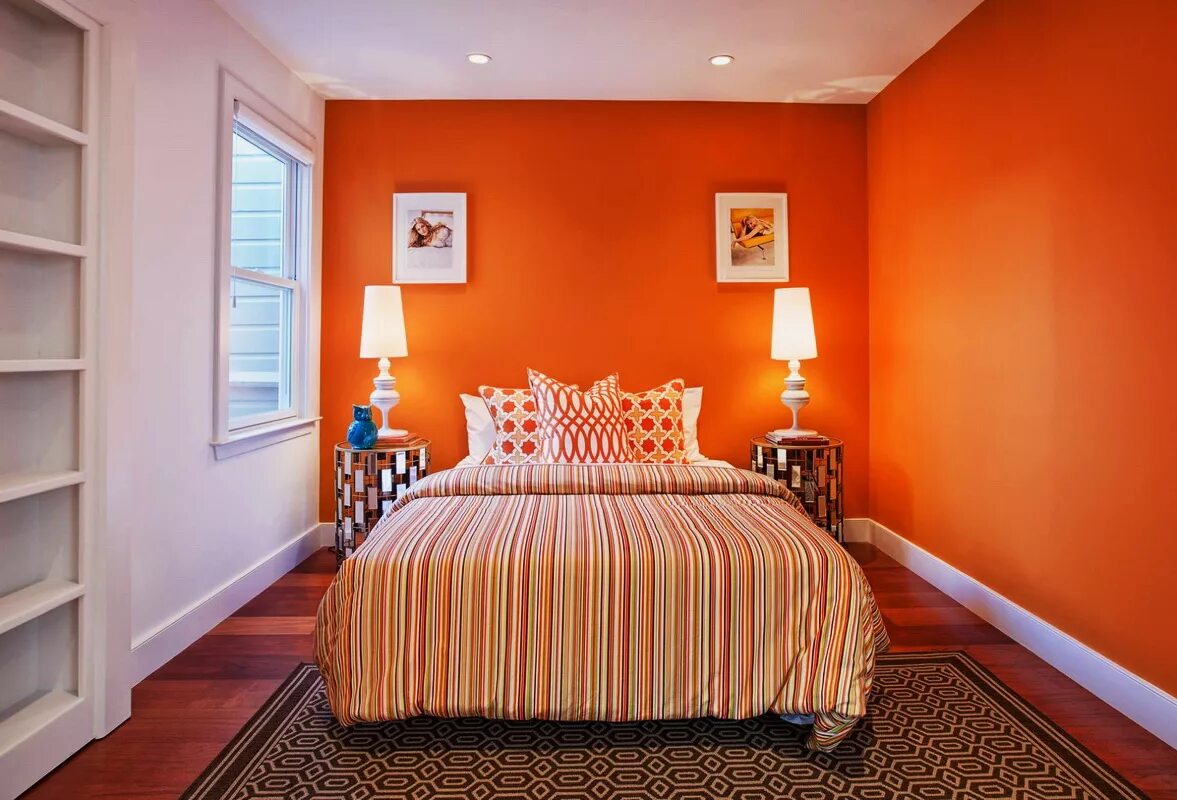 Спальня в оранжевых тонах. Оранжевый цвет в интерьере. Цвет стен в спальне. Комната с оранжевыми стенами. Краски под обои цвета