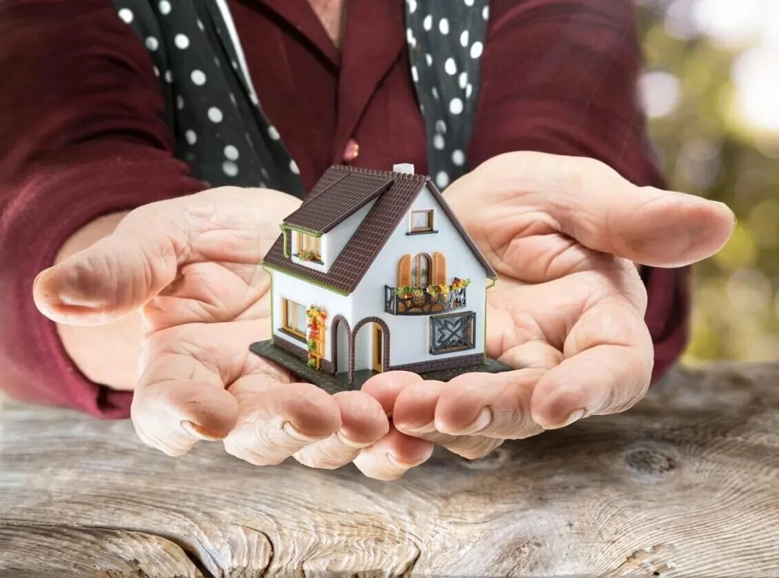 сделки с недвижимым имуществом. участок земли наследство. наследство жилого помещения. земля в наследство. домик в ладошках.