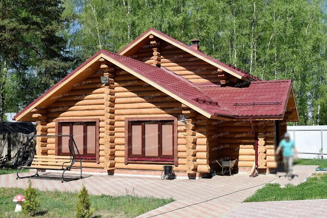 Бревенчатый дом из дуба. Рубленная баня с верандой. Чаша для бани. Деревянная дача 64. Дом из бревна с эркером.