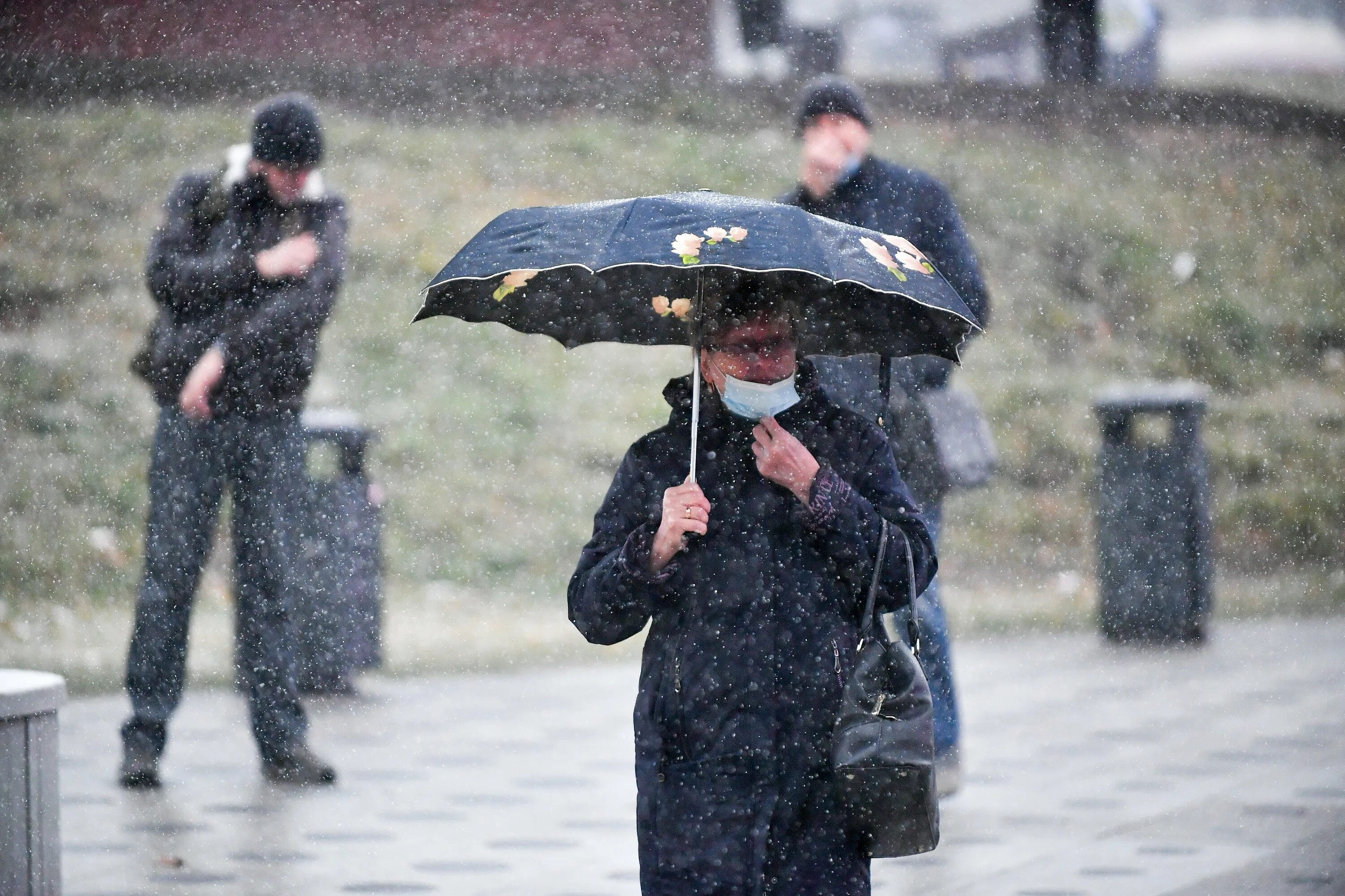 Дождик в Москве. Ноябрь дождь. Дождь в Москве. Осадки дождь.