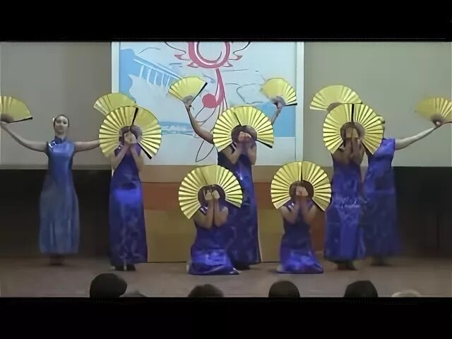 Танец с веерами в саду. Китайский танец с веерами в детском саду. китайский танец с веерами в детском саду видео. детский сад санкт-петербург 2014 танец с веером.