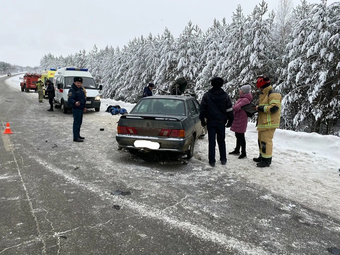 31 декабря на первом. Авария на трассе Ижевск Сарапул. ДТП на трассе Сарапул Ижевск. Авария Ижевск Сарапульский тракт.