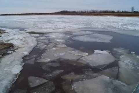 Рыхлый лед на реке 4