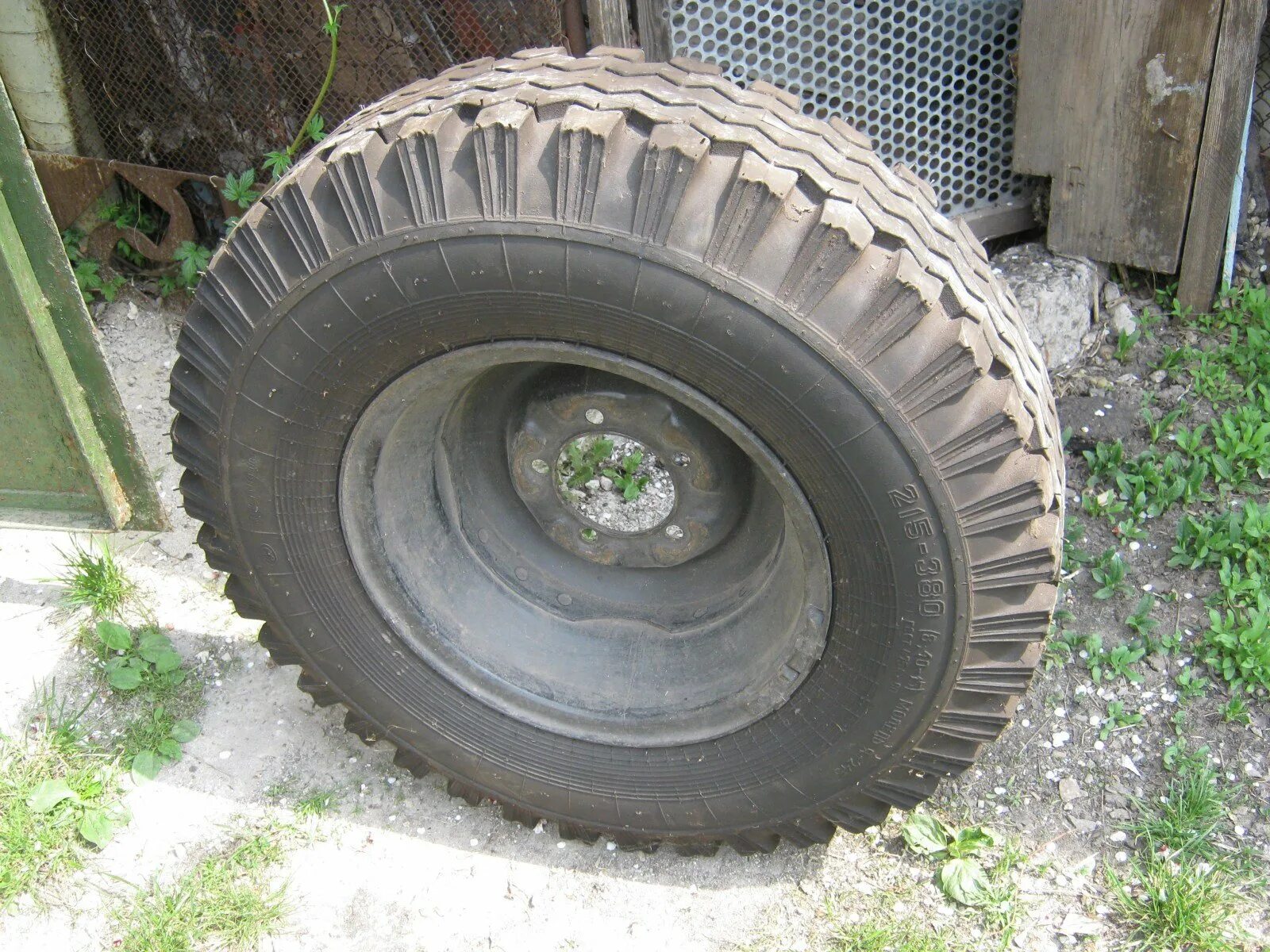 Колеса на уаз 469 р15. Уаз 3151 шины. Maxxis bighorn r16 285/75. Колеса уаз 15 радиус. Колеса на уаз.