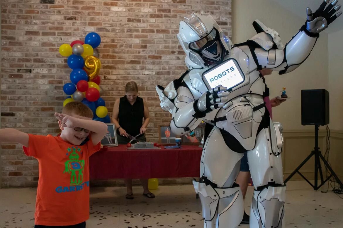 Робот аниматор. Искусственный интеллект для детей. Рождение робота. Роботы мультфильм 2005 родни. Робот родит ребенка.