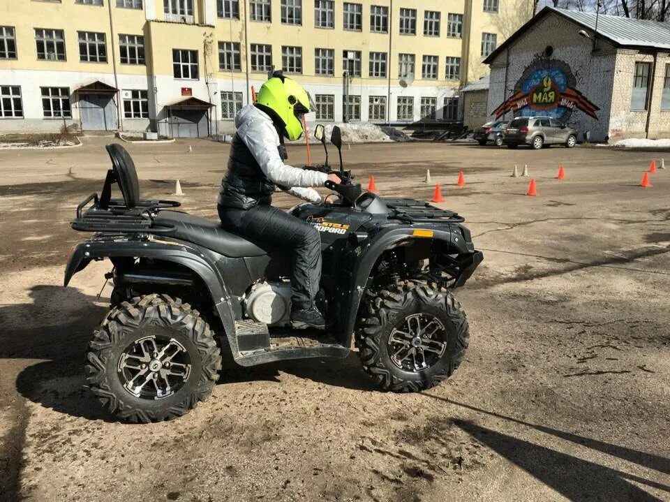 Можно ездить на квадроцикле по дорогам. Езда на квадроцикле. Квадроцикл ГИБДД. Квадроцикл для езды по городу. На квадроцикле по городу.