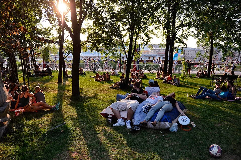 Парк Горького Москва Музеон. Парк искусств Музеон фестиваль. Парк Горького ЦПКИО Музеон. Музеон Москва 2022.