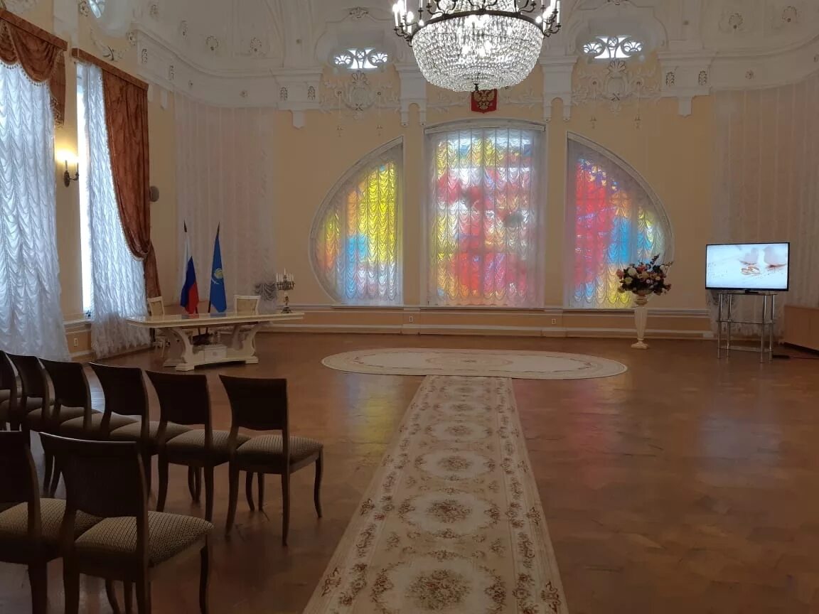 Между женихом и невестой разница в 36 лет. Астраханские браки марта